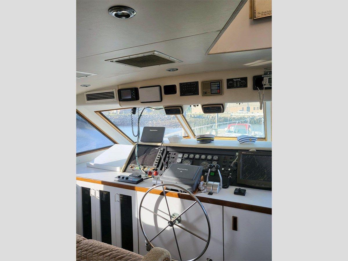 Buy a 74' Hatteras 1989 74 CPMY at Shestakov Yacht Sales