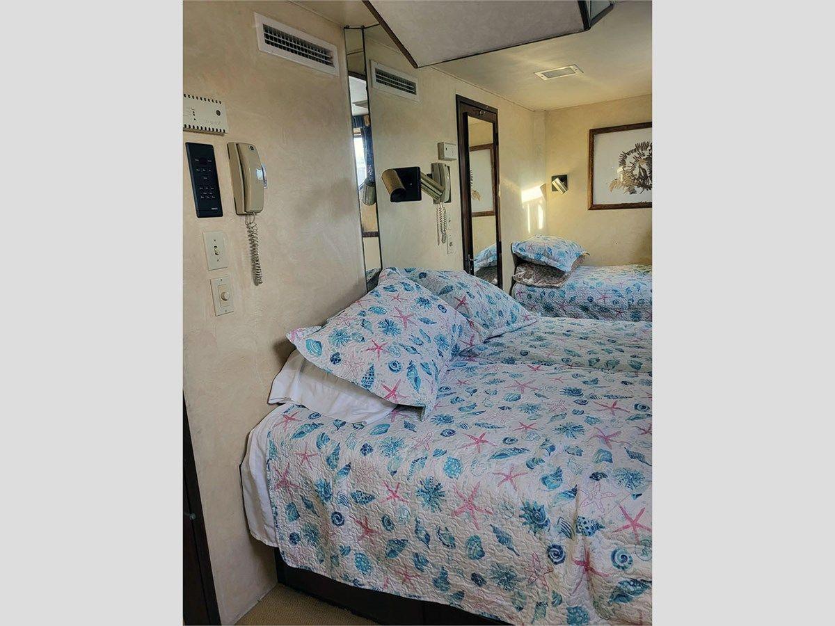 74' Hatteras 1989 74 CPMY 74 price