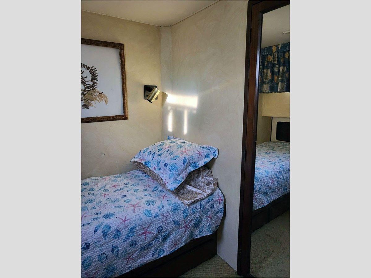 best yacht sales deals 74' Hatteras 1989 74 CPMY - Hatteras