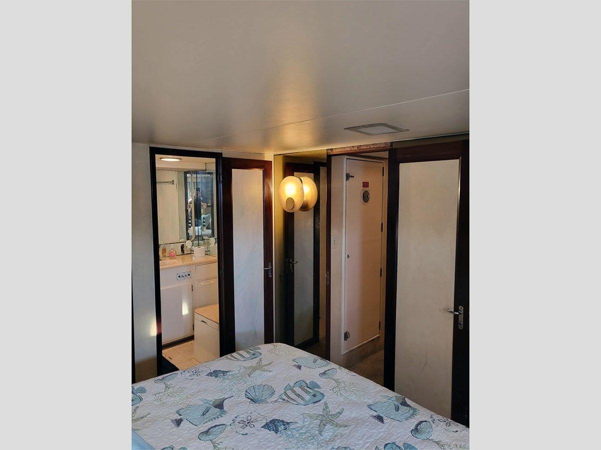 the best price on 74' Hatteras 1989 74 CPMY