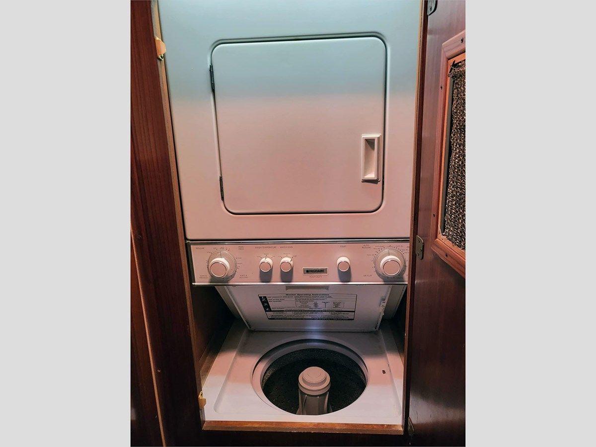 best yacht sales deals 74' Hatteras 1989 74 CPMY 74