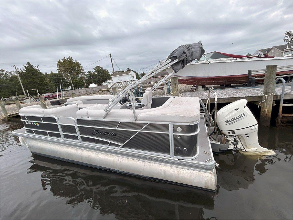 Buy a 23' Sweetwater 2017 2286 DL 23 at Shestakov Yacht Sales