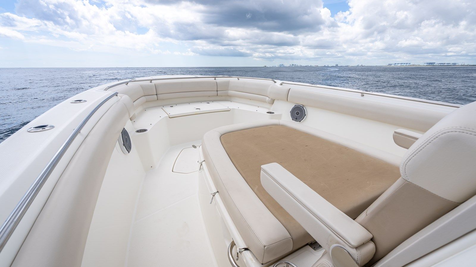 Buy a yacht 330 Boston Whaler - Boston Whaler