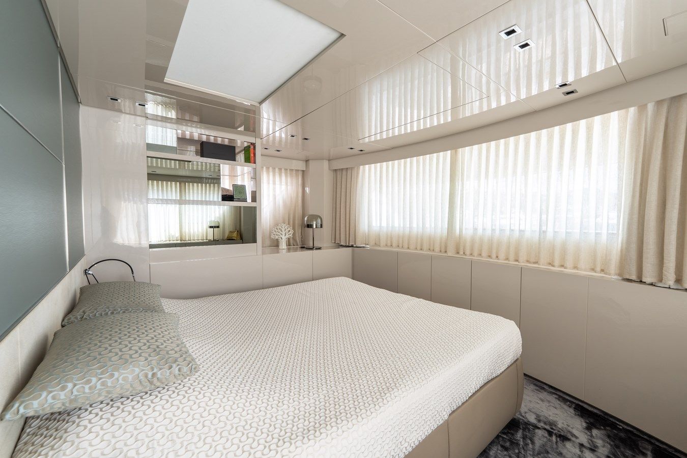 Lady Larisa - SAN LORENZO price