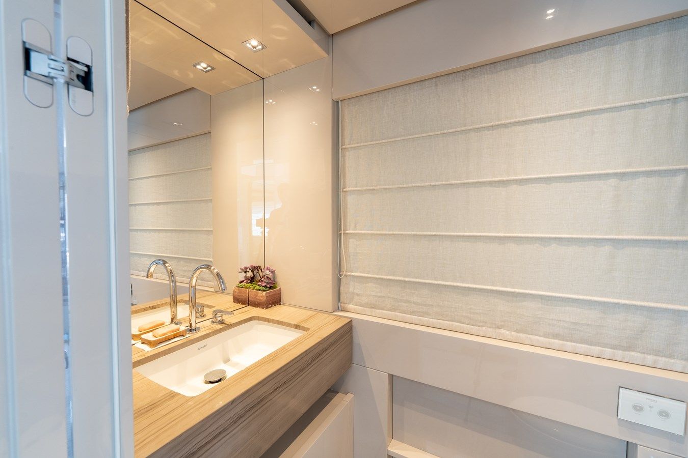 the best price on Lady Larisa 2017