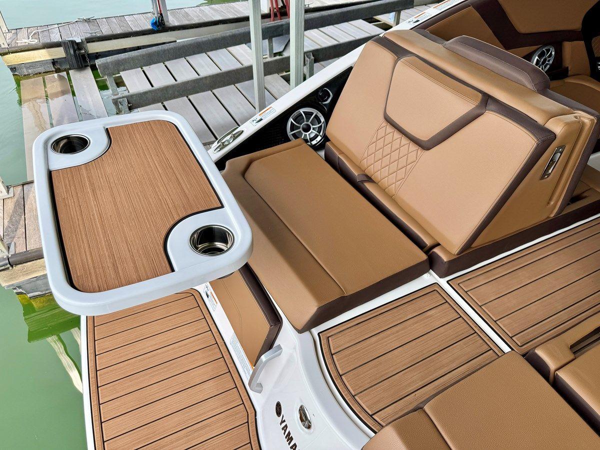 Buy a 024 Yamaha 252SD NLNL - YAMAHA at Shestakov Yacht Sales