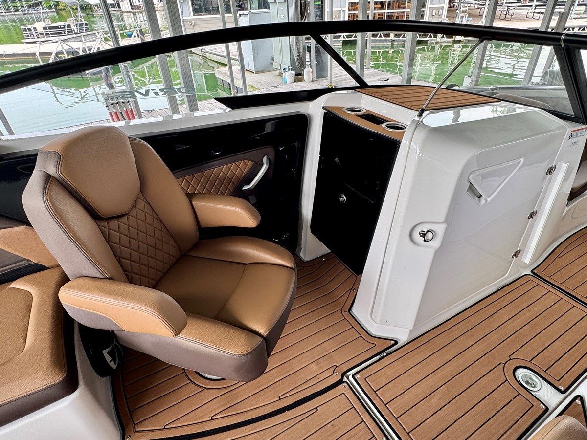 the best price on 024 Yamaha 252SD NLNL 2024