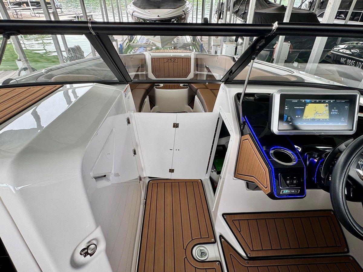 best yacht sales deals 024 Yamaha 252SD NLNL 2024