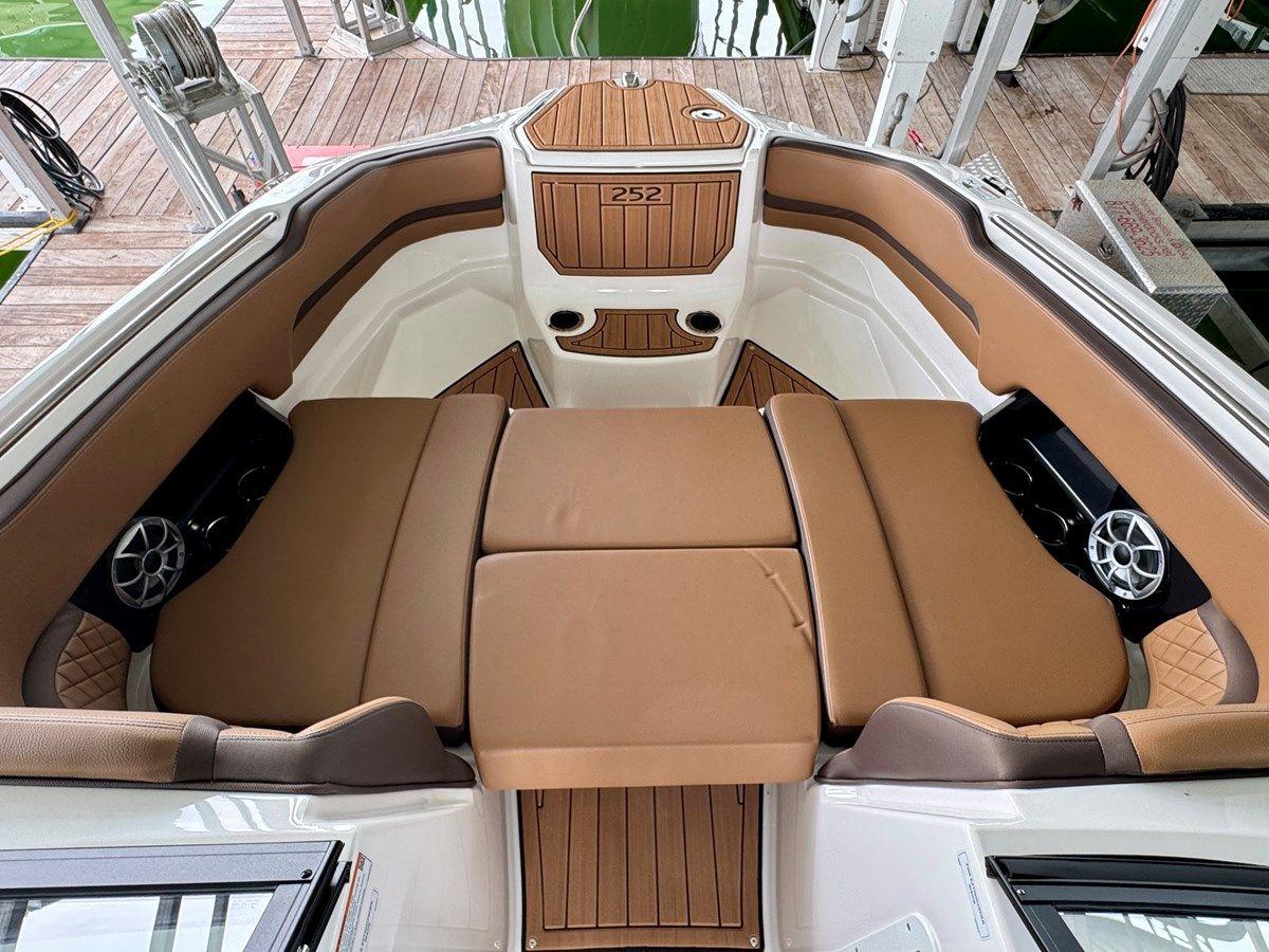 Buy a yacht 024 Yamaha 252SD NLNL