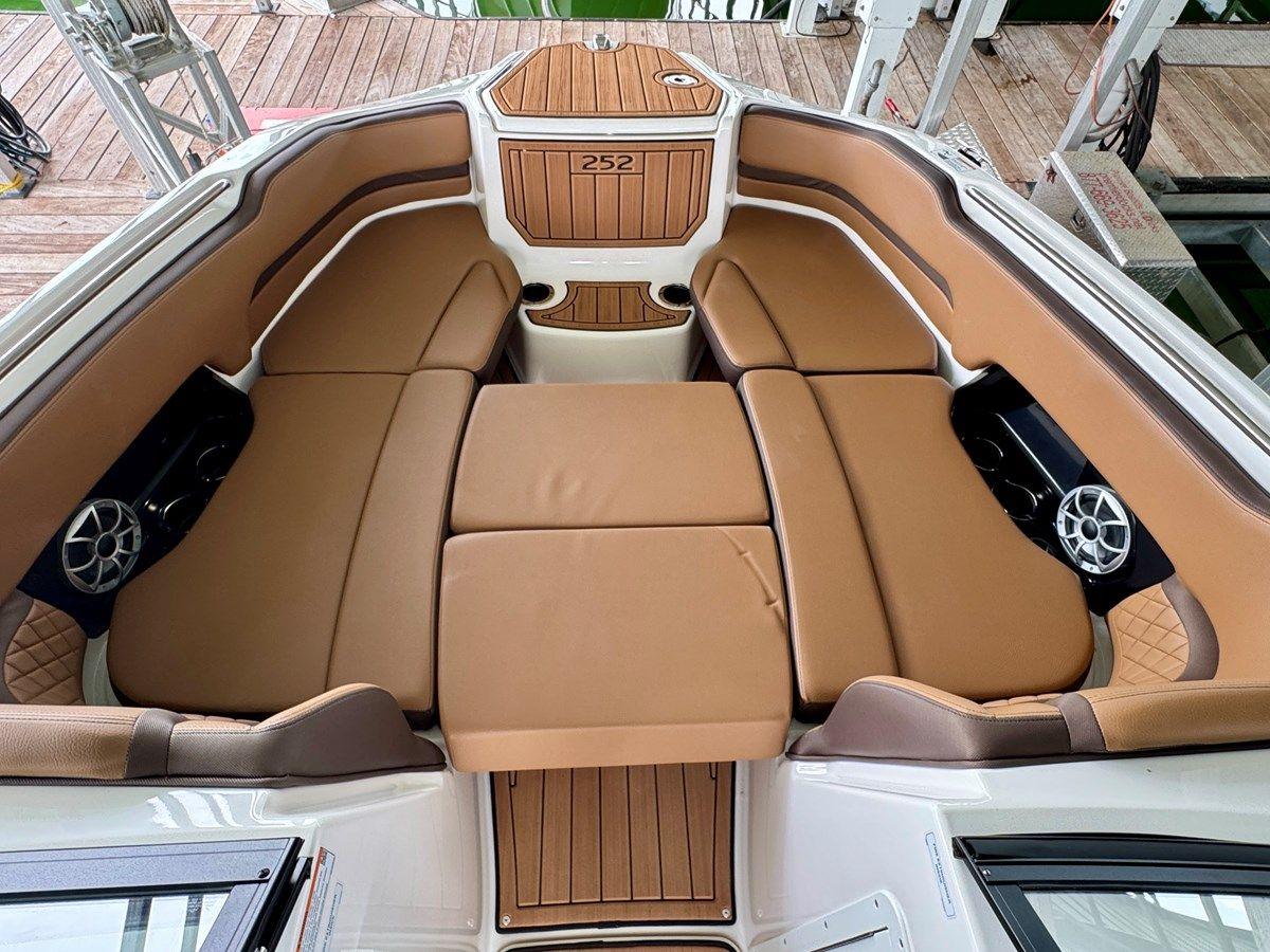 Buy a 024 Yamaha 252SD NLNL - YAMAHA at Shestakov Yacht Sales