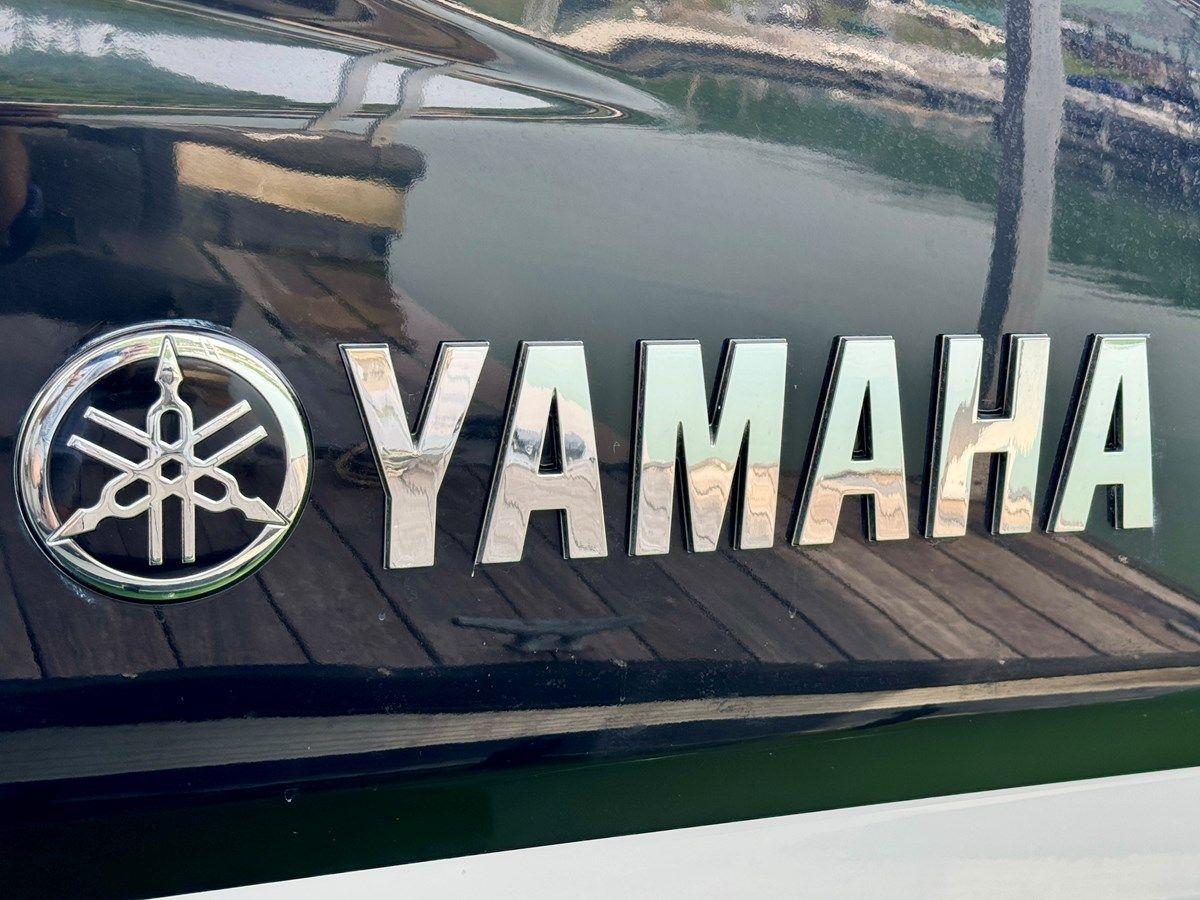 best yacht sales deals 024 Yamaha 252SD NLNL