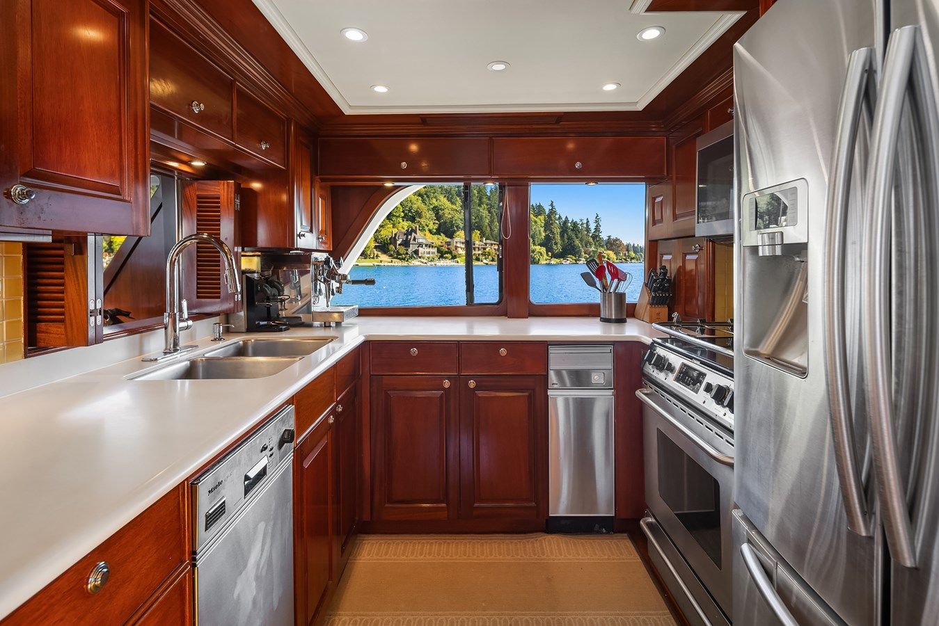 Продажа яхты JADE PANAMA - RAYBURN CUSTOM YACHTS