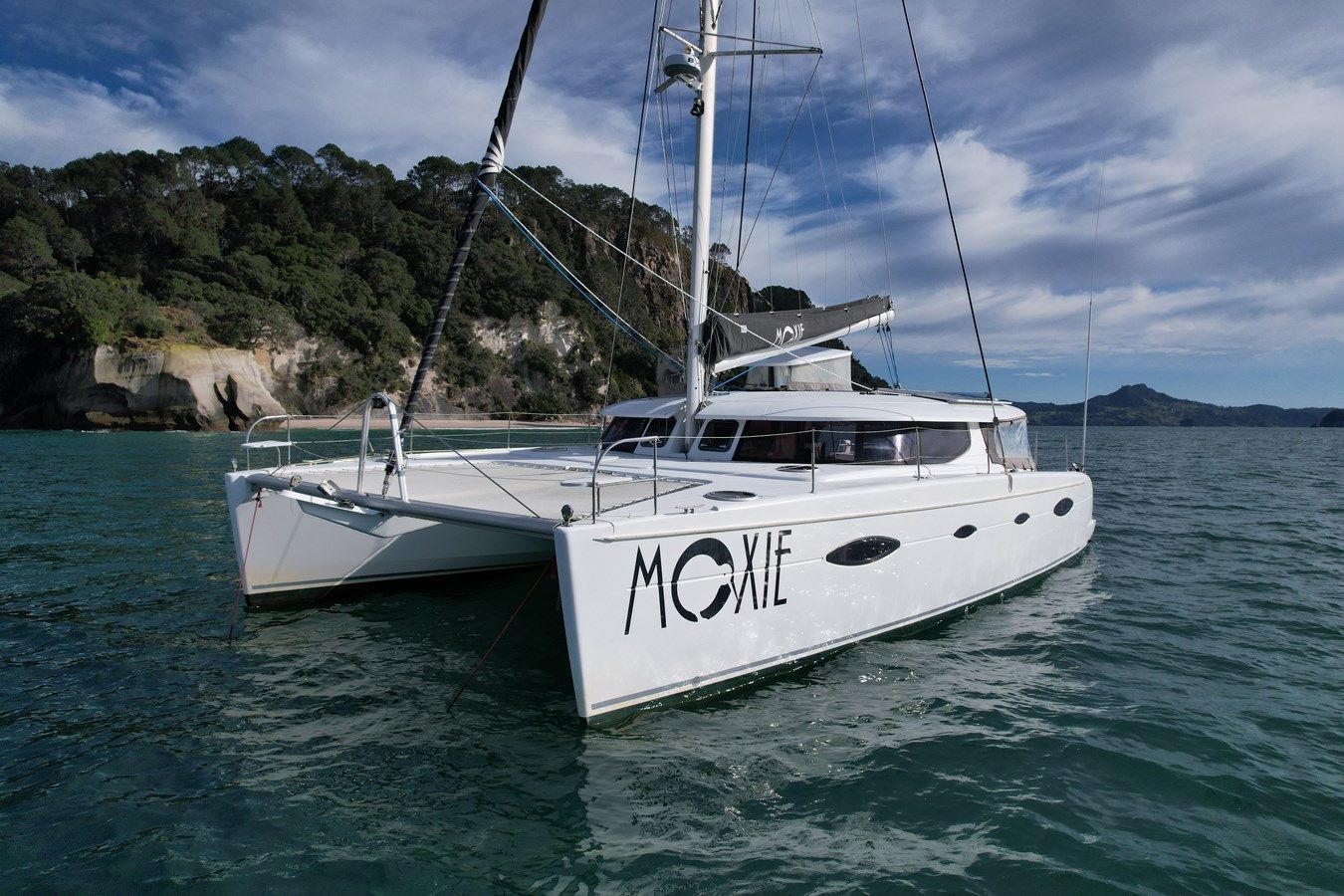 Buy a yacht Moxie 2007