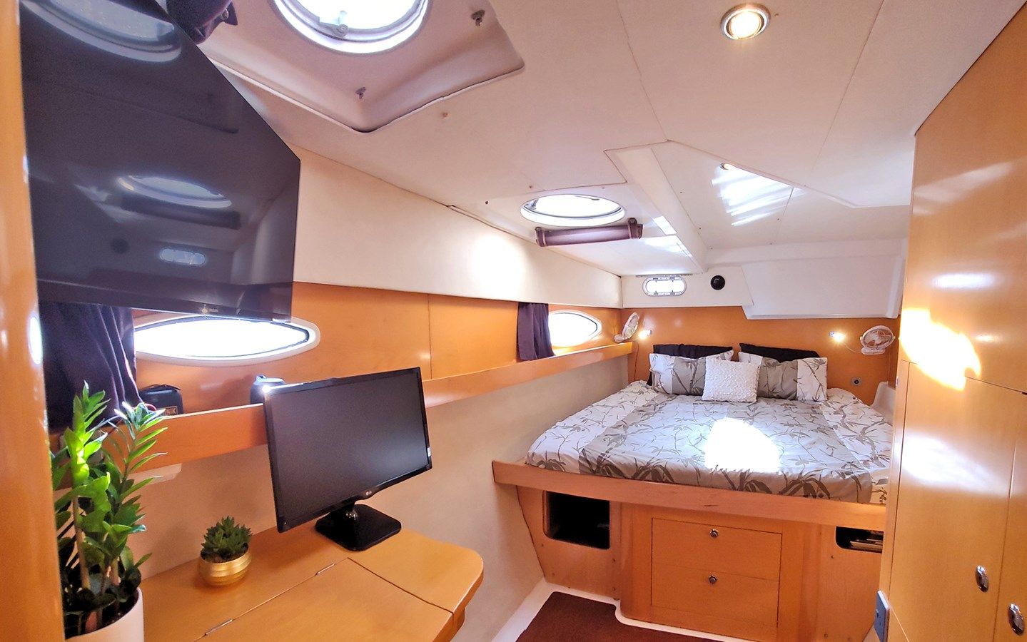 best yacht sales deals Moxie 47