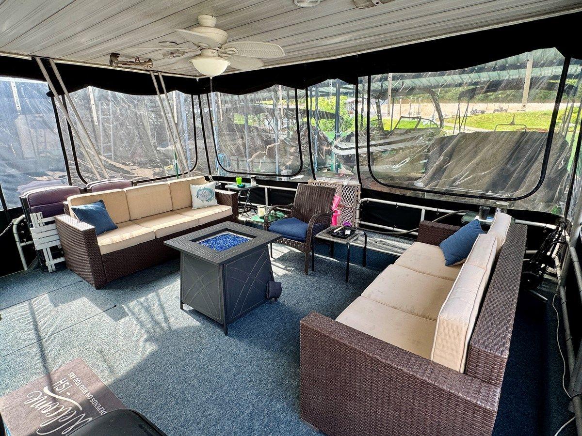 99 AquaChalet 16 x 68WB NLSH - AQUA CHALET