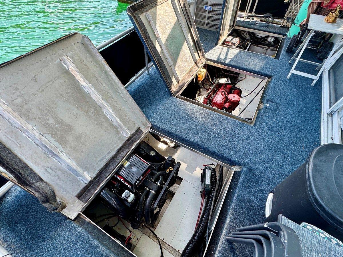 Buy a 99 AquaChalet 16 x 68WB NLSH - AQUA CHALET at Shestakov Yacht Sales