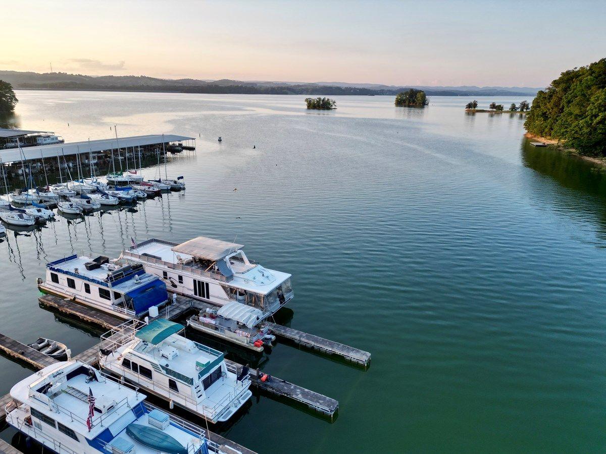 Купить яхту Summer Breeze - GIBSON в Shestakov Yacht Sales