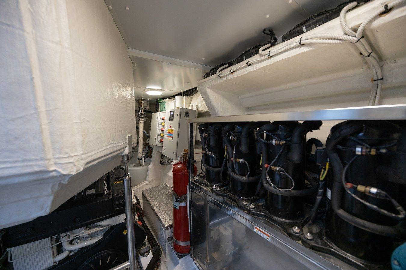 Купить NO TIME TO DIE - Azimut Yachts