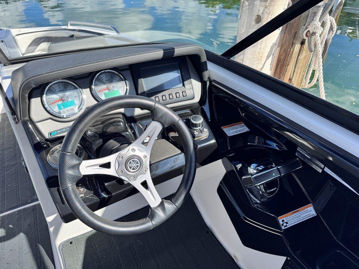 2016 YAMAHA 242 LIMITED S yacht sale