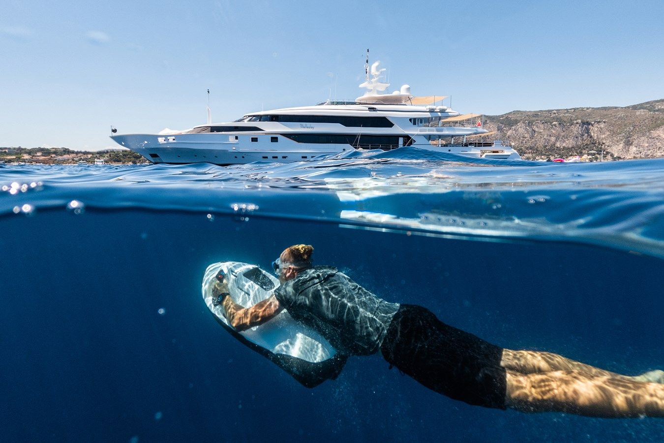 THE WELLESLEY 1993 price