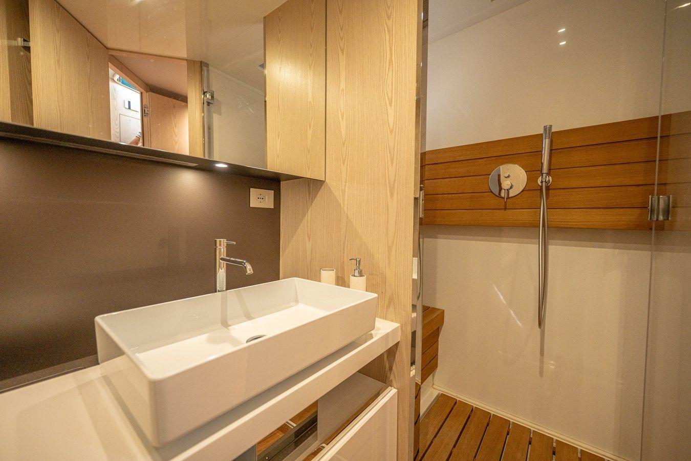 Купить яхту V-ADEUS - SACS MARINE в Shestakov Yacht Sales