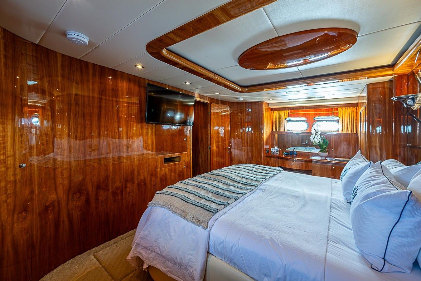 Buy a The Usual - HORIZON MOTOR YACHTS at Shestakov Yacht Sales
