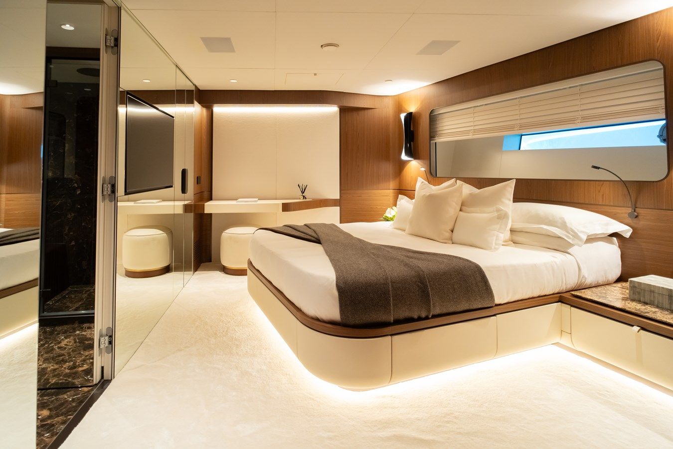 Buy a yacht X90 FAST - brand new - never used