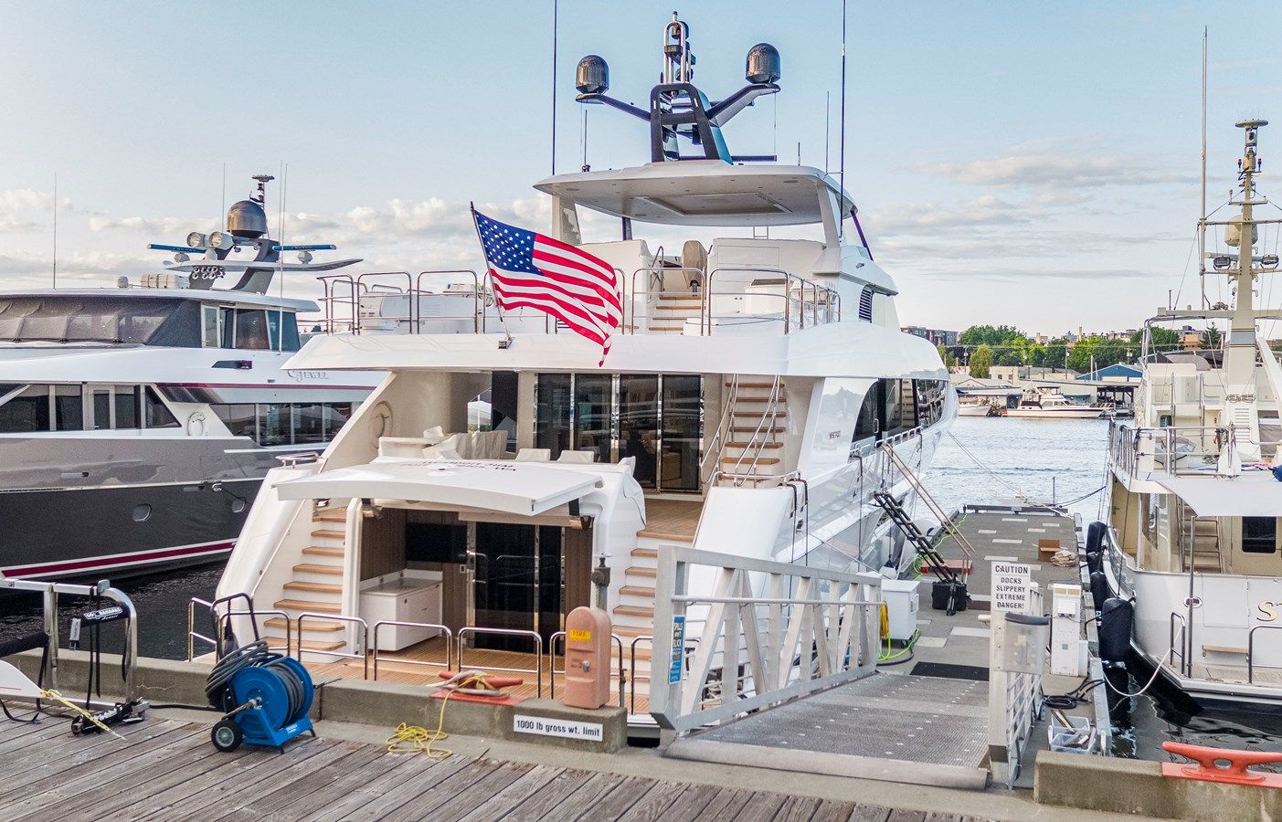 Купить LION'S DEN 2020