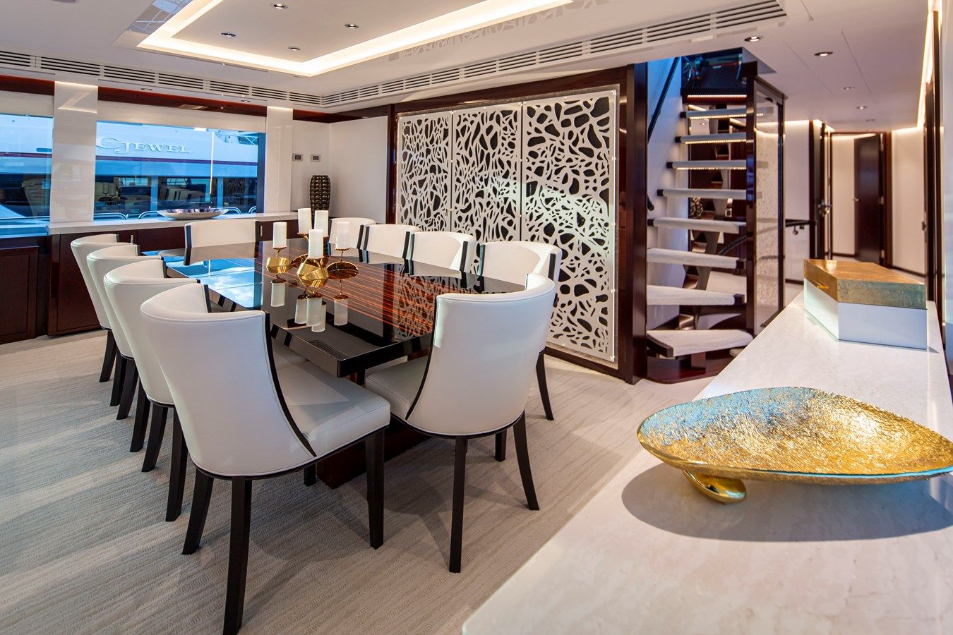 LION'S DEN - WESTPORT