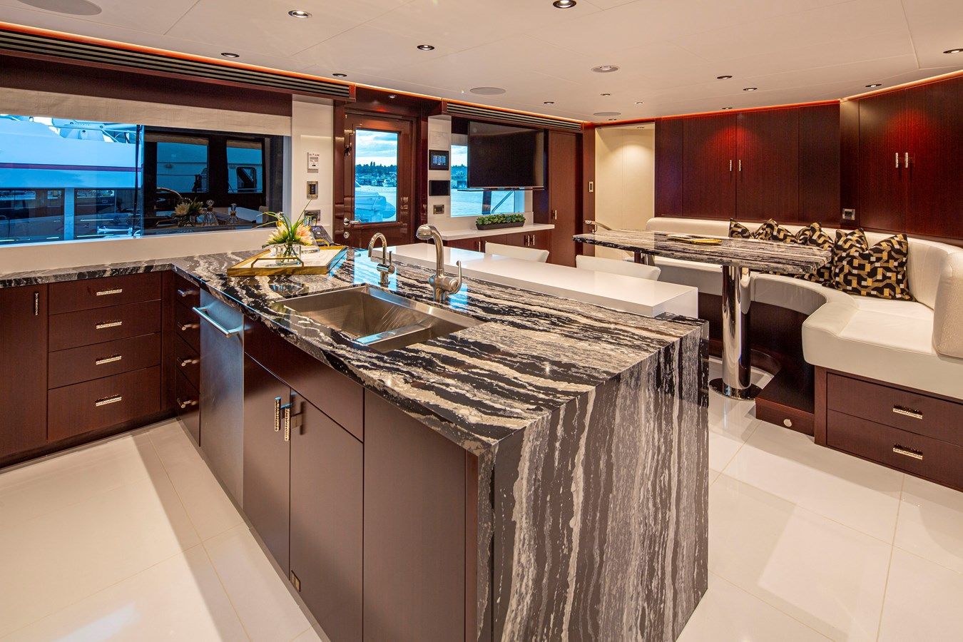 Купить яхту LION'S DEN 2020 в Shestakov Yacht Sales