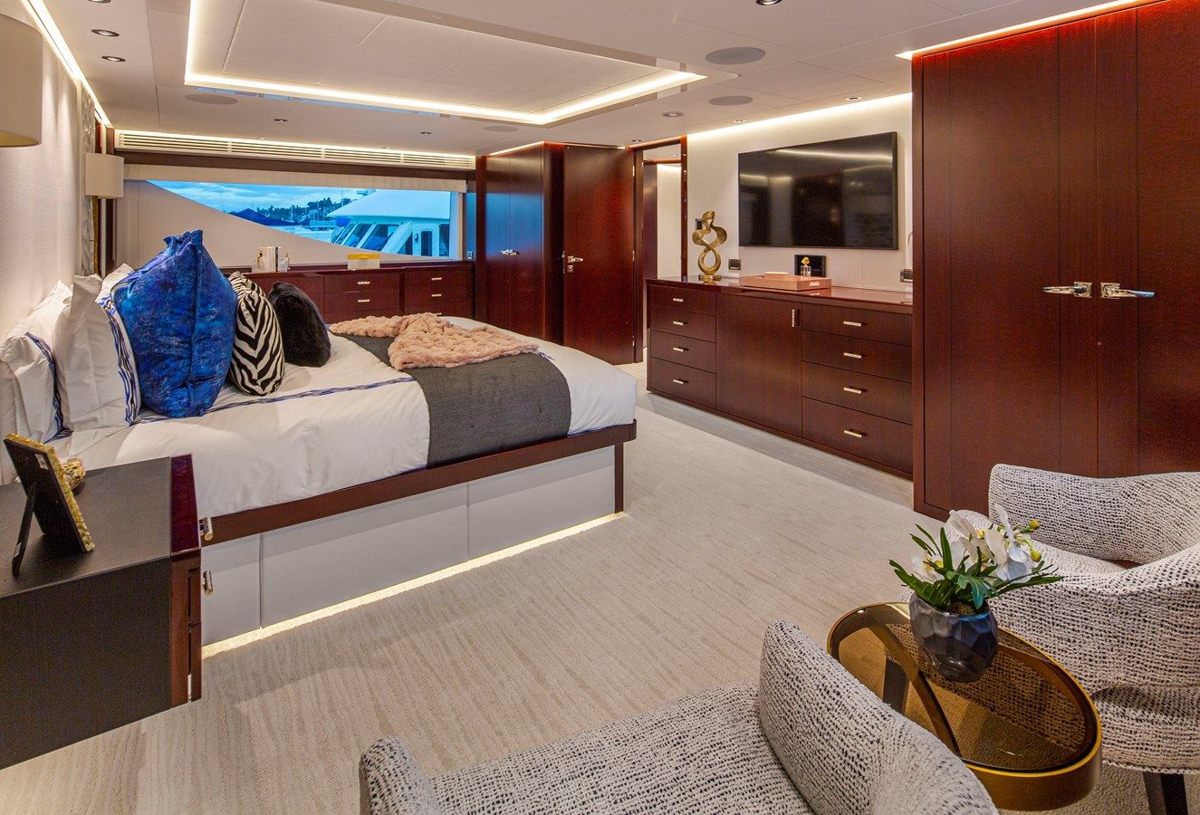 Лучшая цена на LION'S DEN 2020