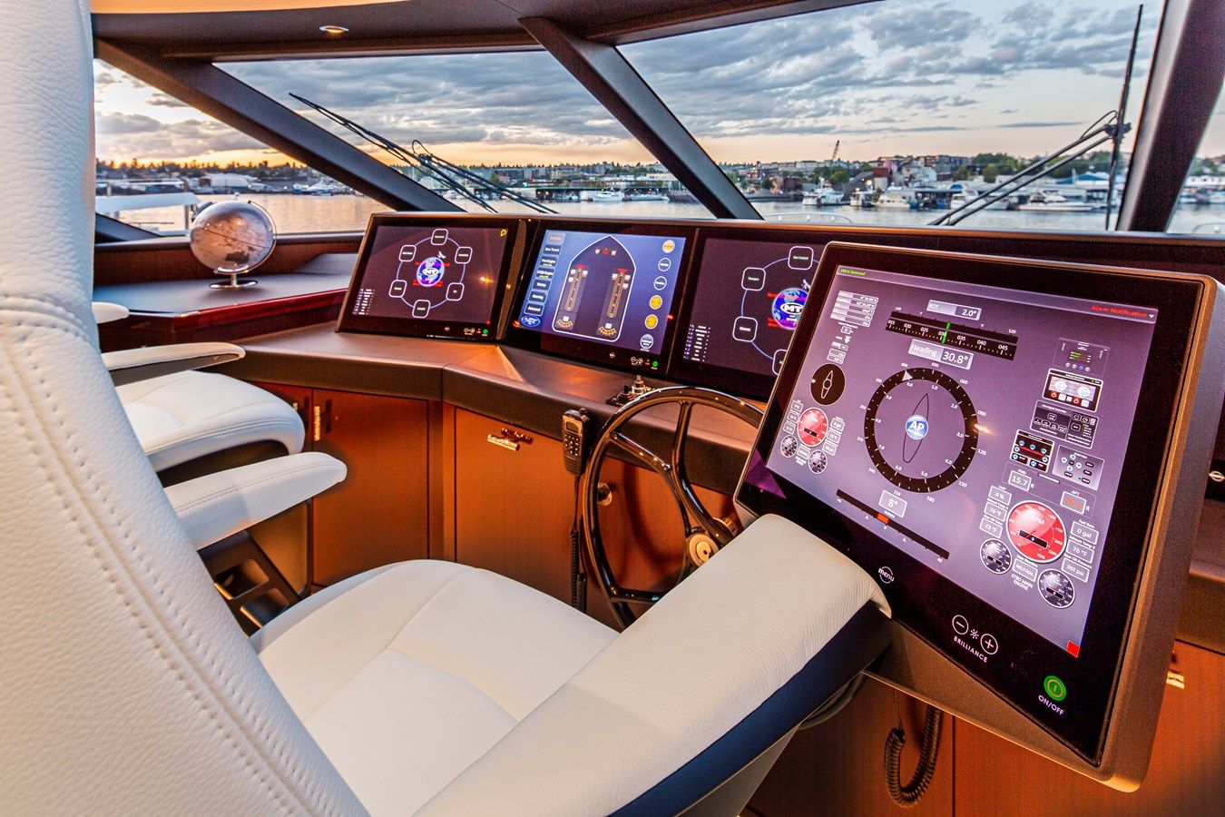 Лучшая цена на LION'S DEN RAISED PILOTHOUSE MY