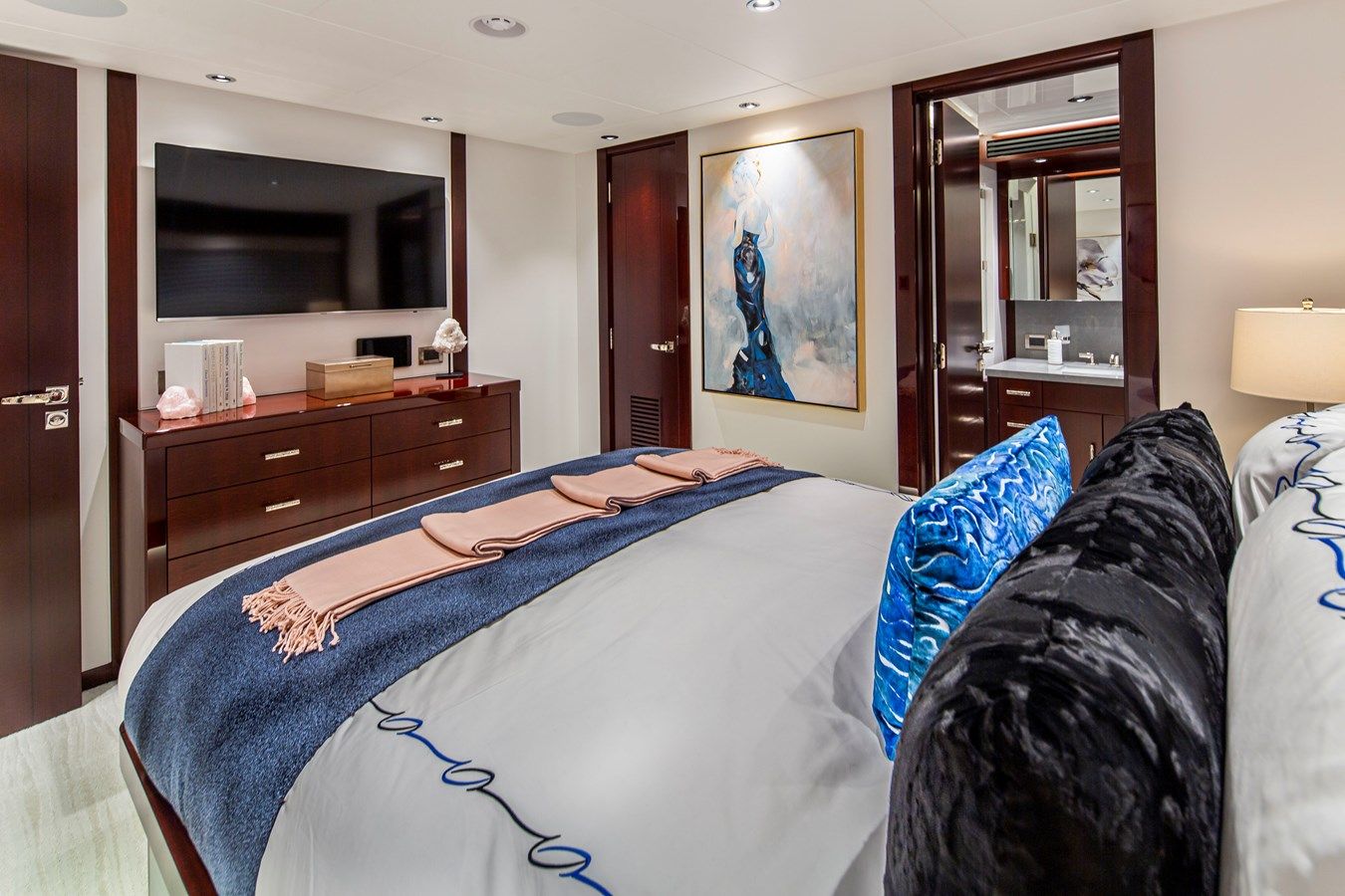 Купить LION'S DEN