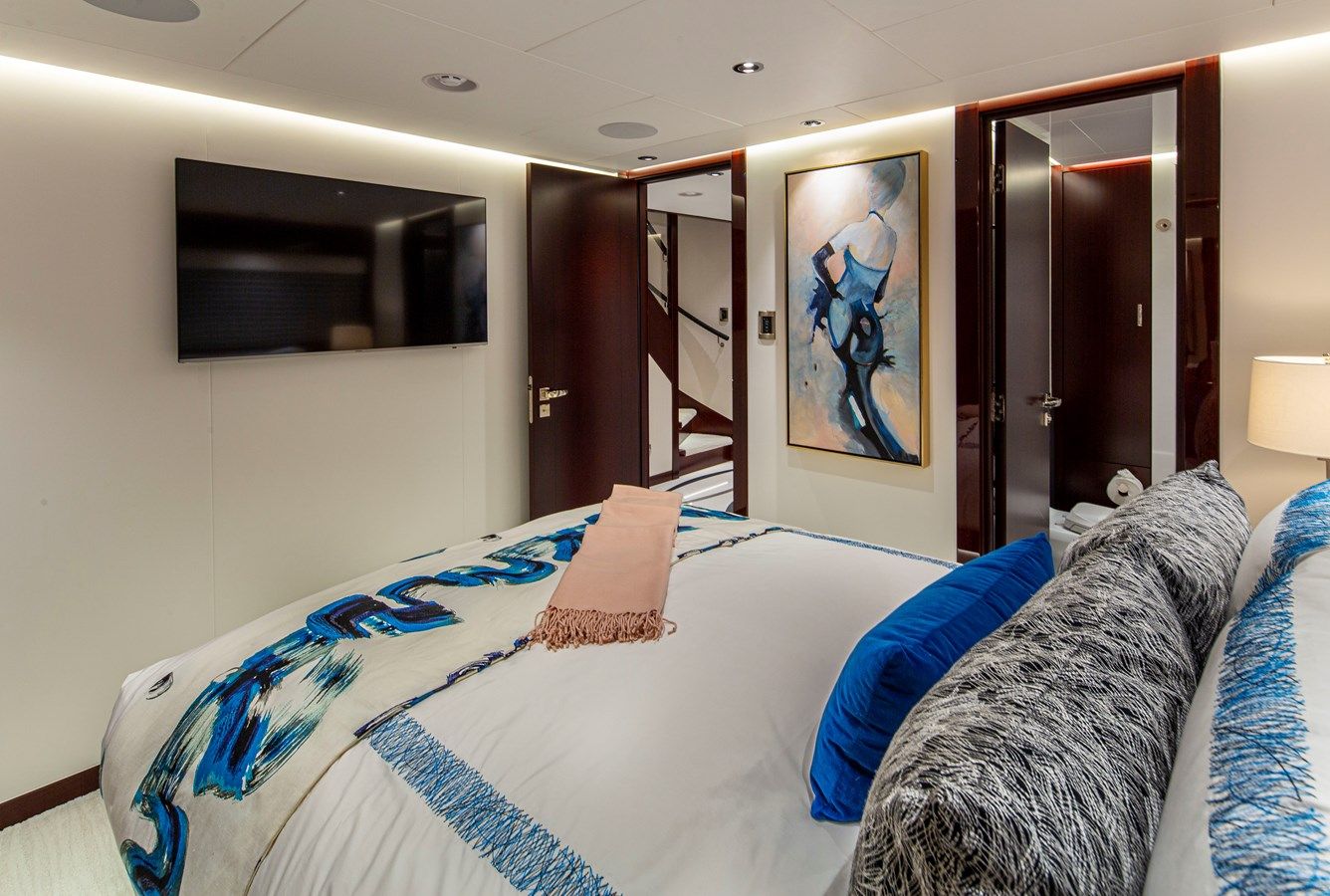 LION'S DEN RAISED PILOTHOUSE MY