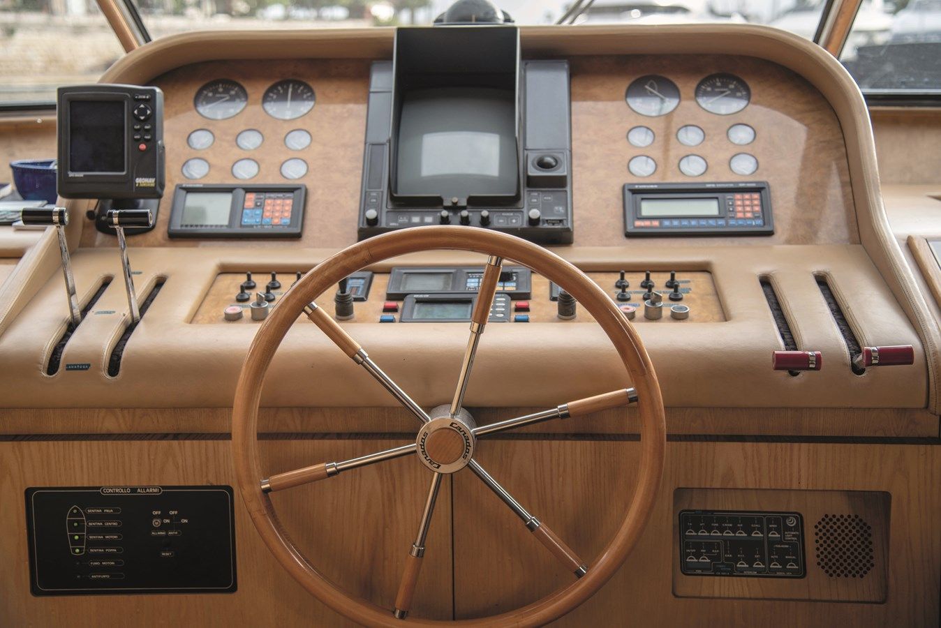 KISS - Canados yacht sale