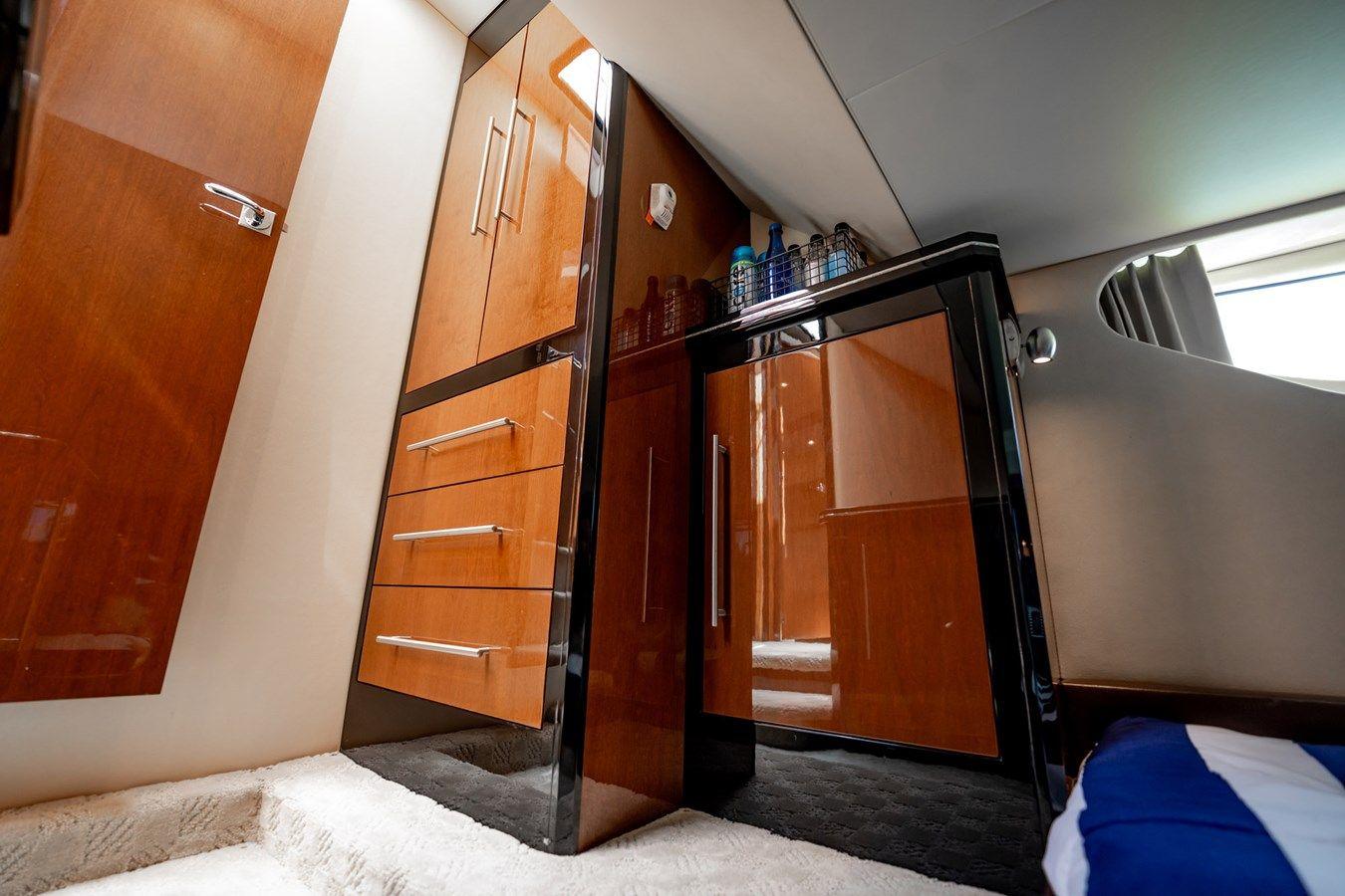 Buy a yacht Inverse Entropy 2009