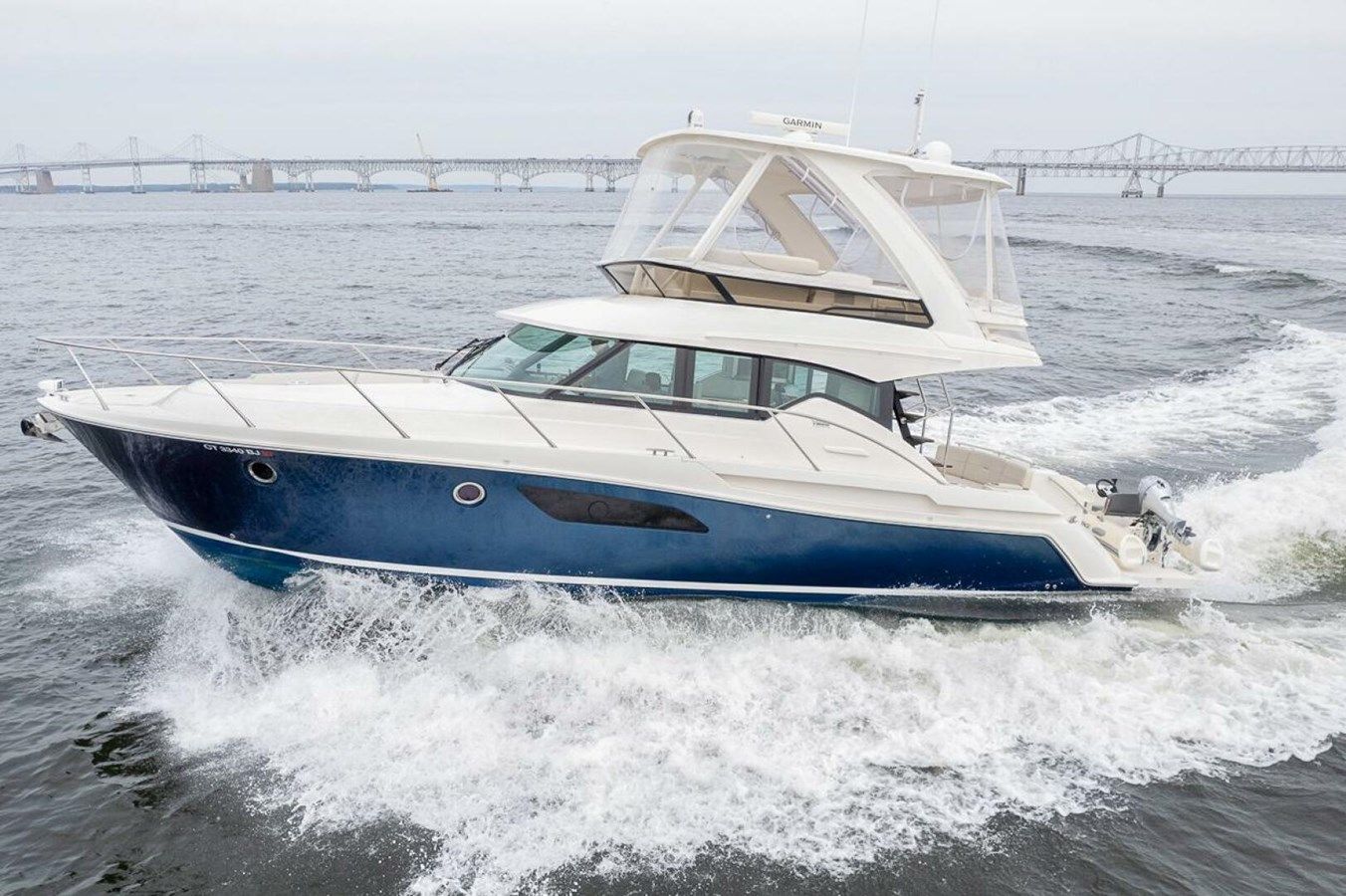 Стоимость яхты Tiara F44 Flybridge
