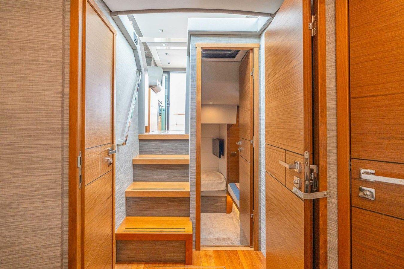 the best price on Tiara - Tiara