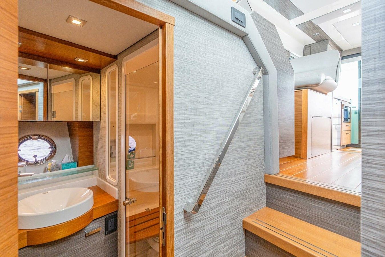 Лучшая цена на Tiara - Tiara