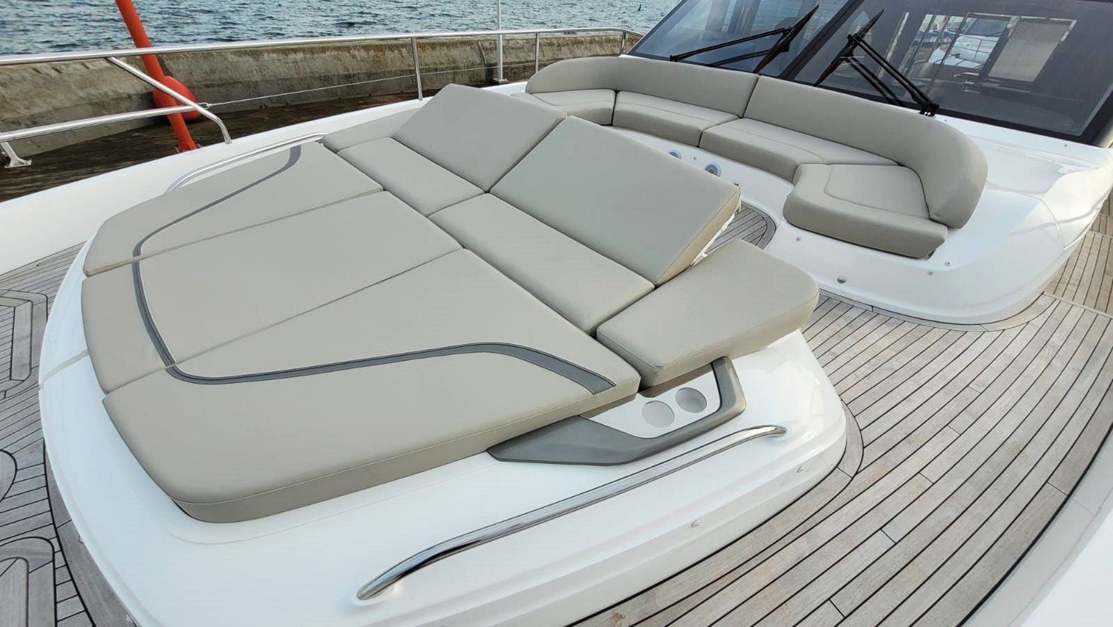 Buy a yacht Princess Y72 - PRINCESS