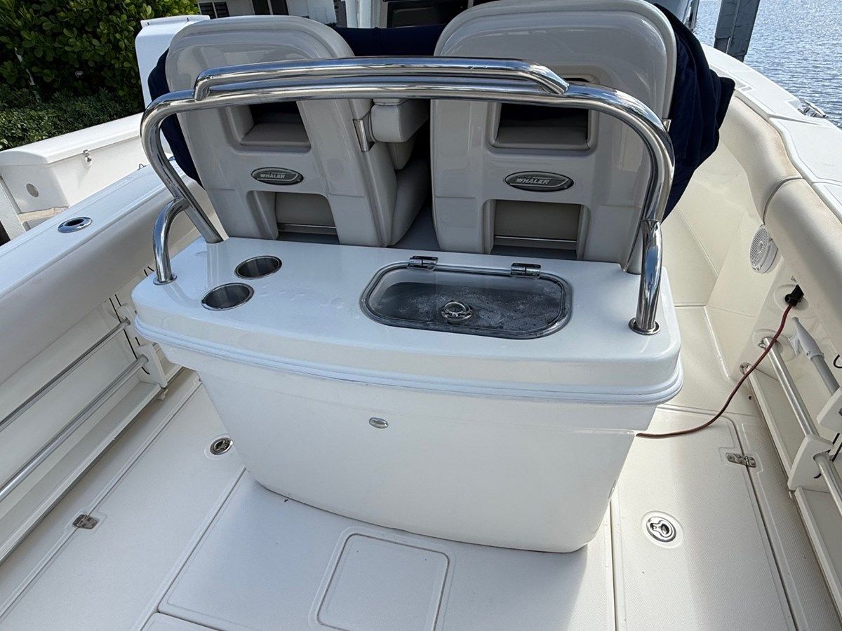 HALF MOON - Boston Whaler price