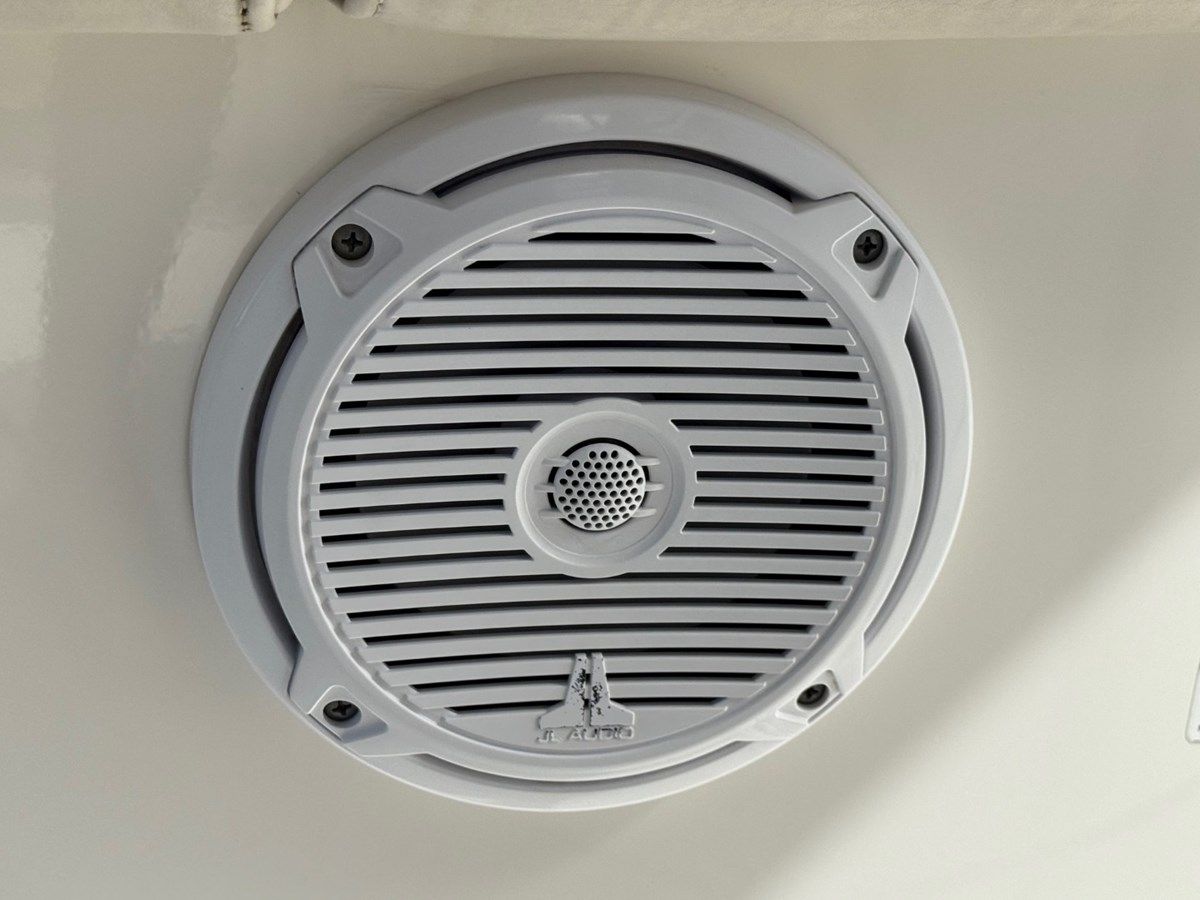 Buy a HALF MOON - Boston Whaler at Shestakov Yacht Sales