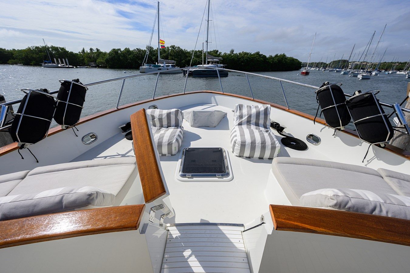 Купить ST. TROPEZ - Cheoy Lee