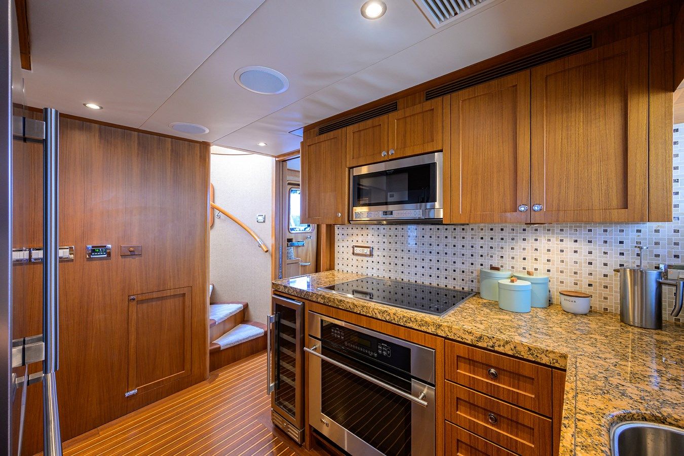 Купить ST. TROPEZ 2009