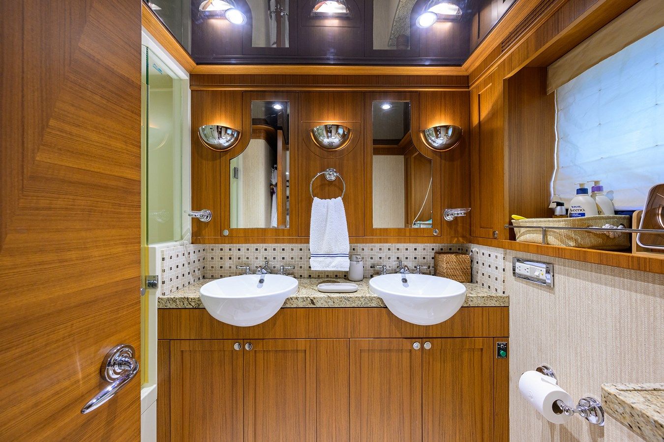 Лучшая цена на ST. TROPEZ 2009