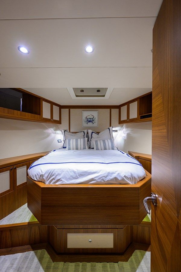 Купить яхту ST. TROPEZ - Cheoy Lee в Shestakov Yacht Sales