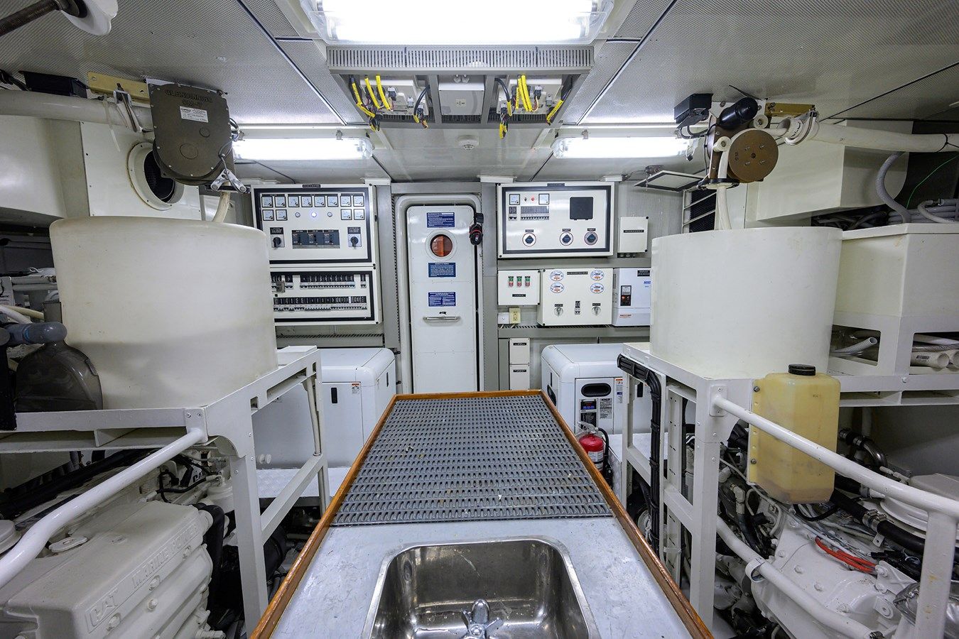 ST. TROPEZ - Cheoy Lee