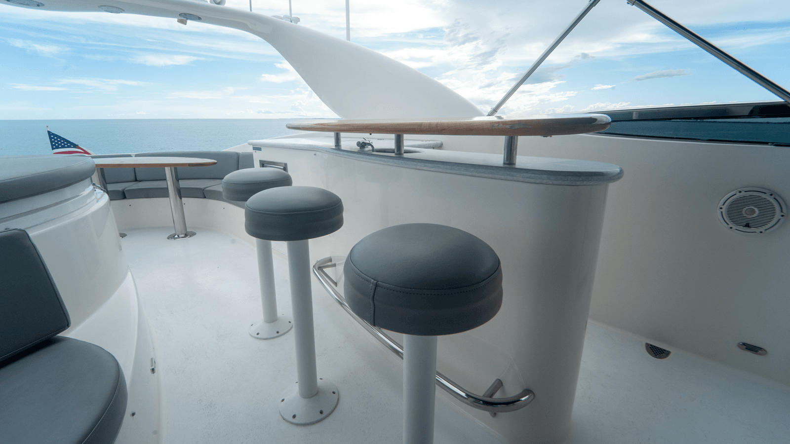 Buy a yacht LIVING THE DREAM - Lazzara