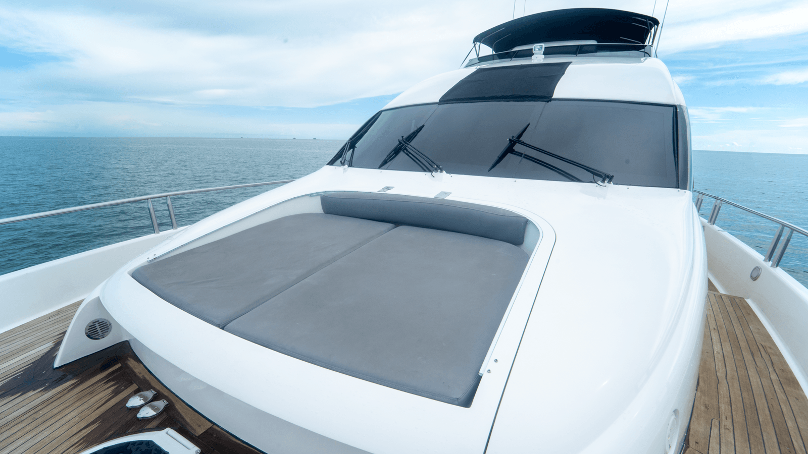 LIVING THE DREAM 84 yacht sale