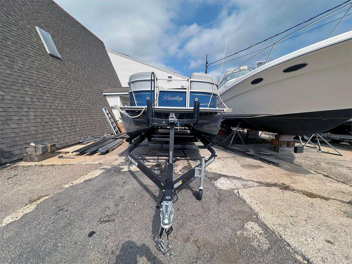 Лучшая цена на 24' Bentley 2017 Encore 240 Cruise SE